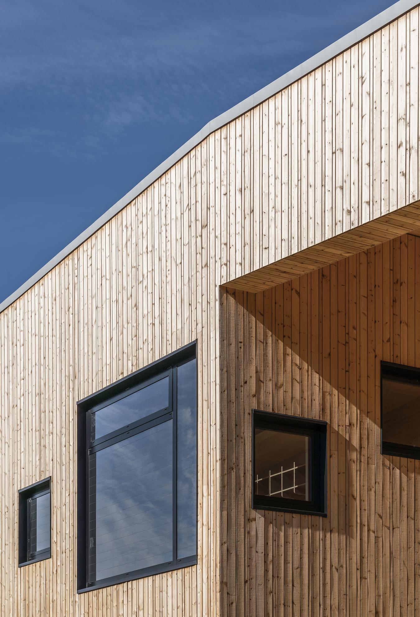 Detail of facade in wood. Photo