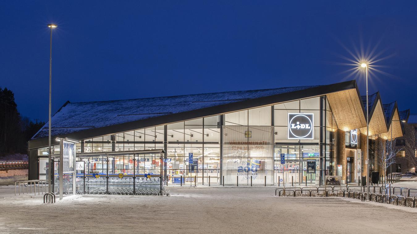 Facade with large glass surfaces and sloping ceilings. Photo