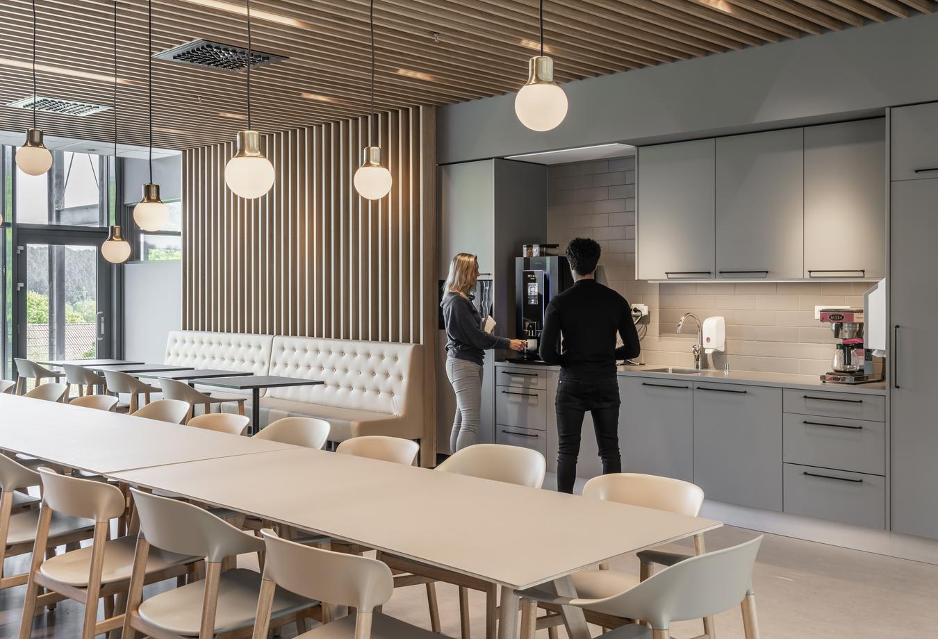 Kitchen and long table. Photo